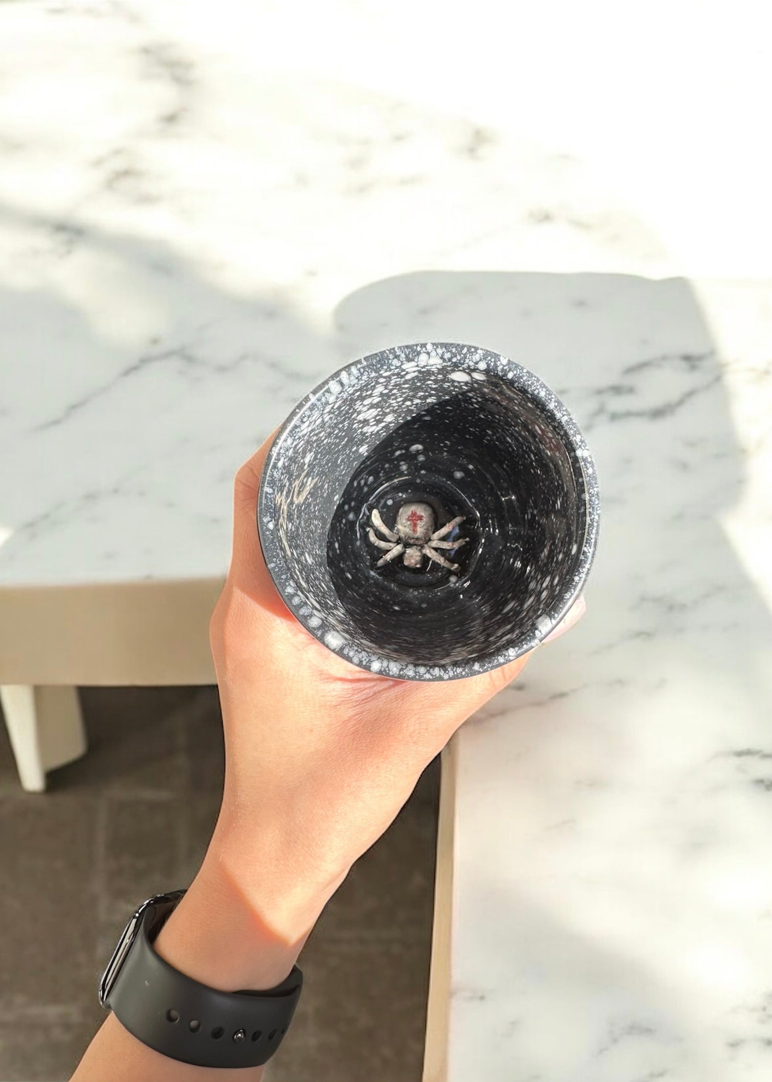 Keramikinis puodelis "Voras"