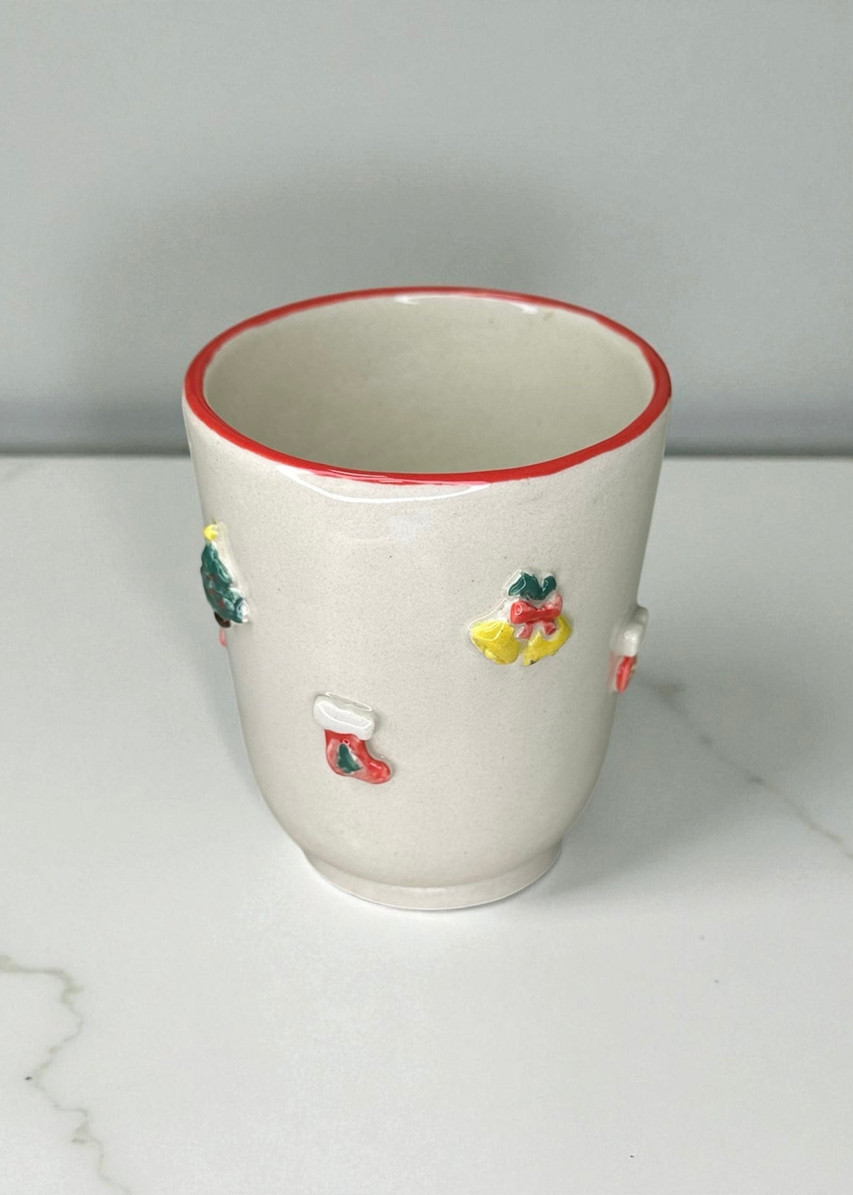 Keramikinis rankų darbo kalėdinis puodelis