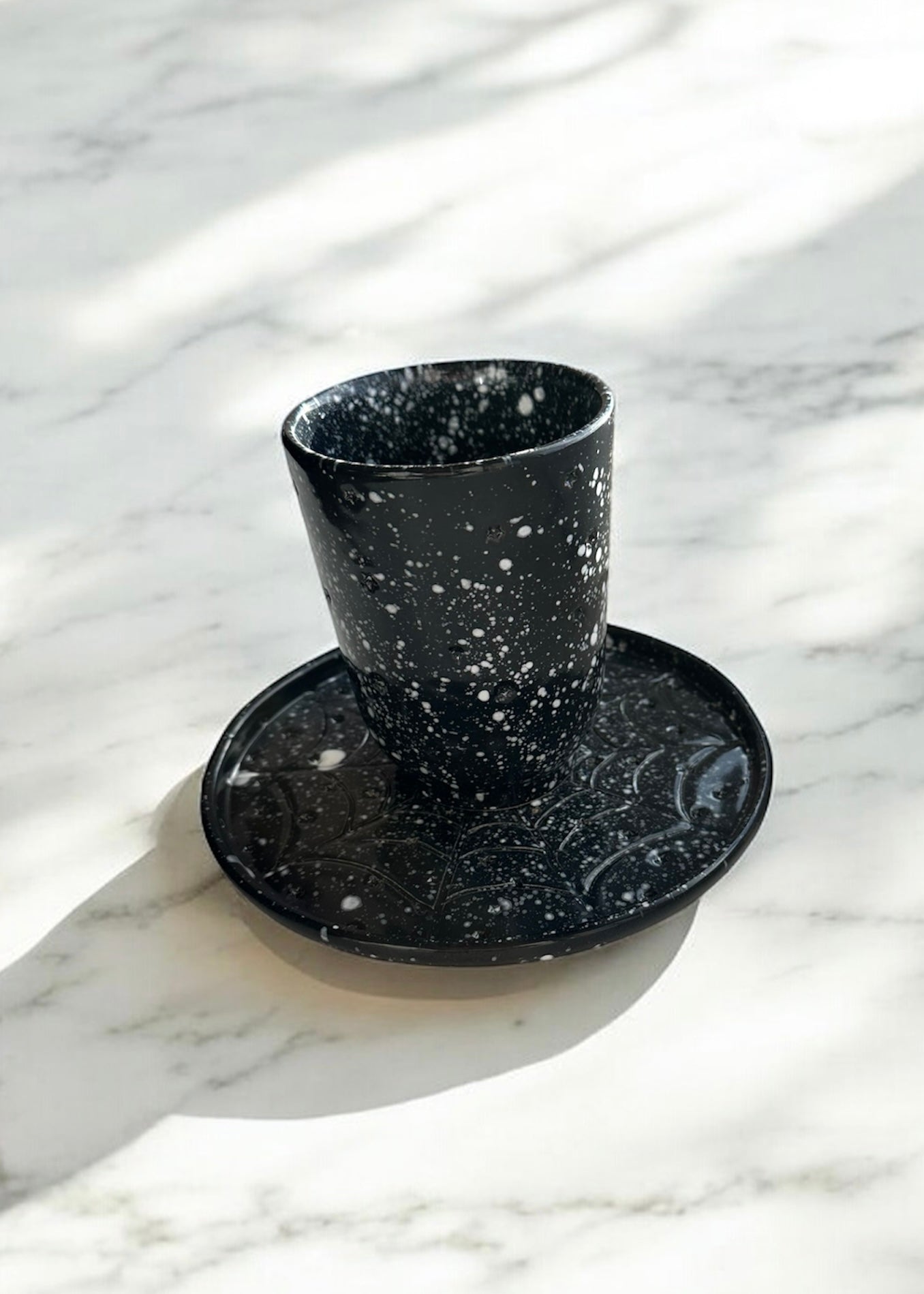 Keramikinis puodelis "Voras"