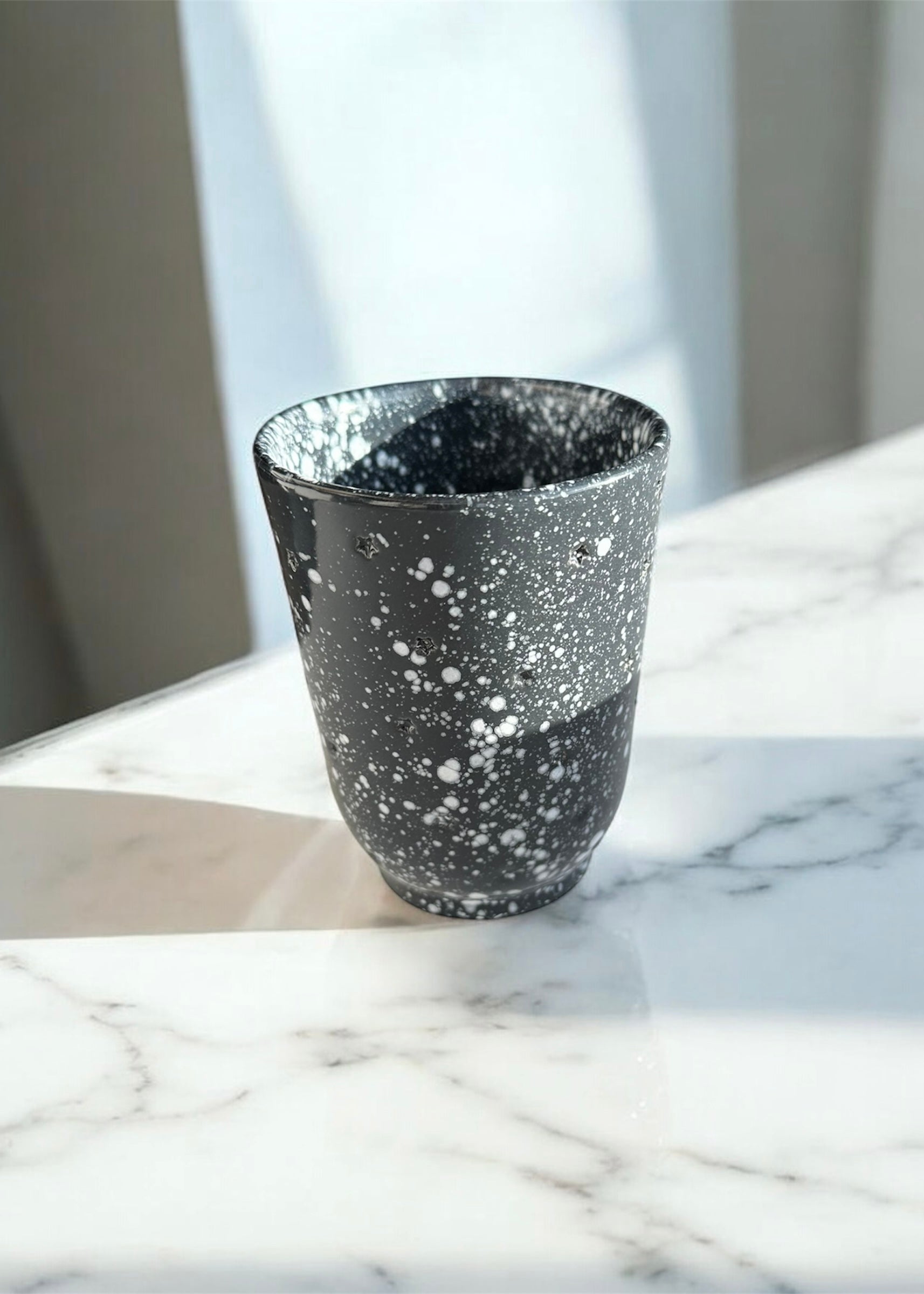 Keramikinis puodelis "Voras"